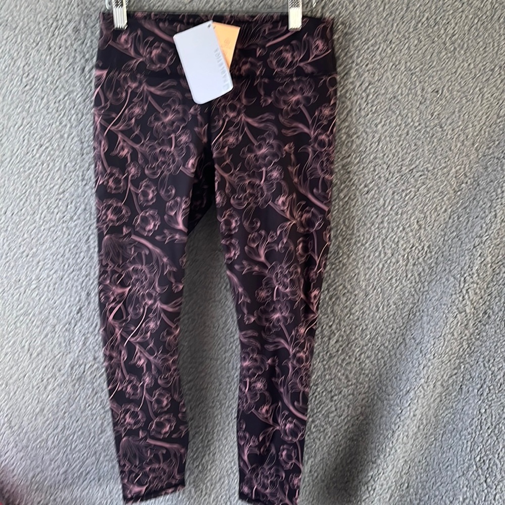 Fabletics women’s small (4-6) pink floral powerhold capri